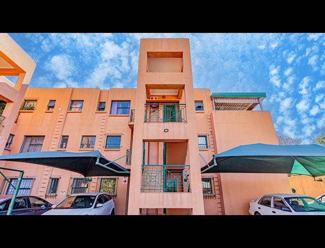 3 BEDROOM TOWNHOUSE FOR SALE IN ALBERTON NORTH